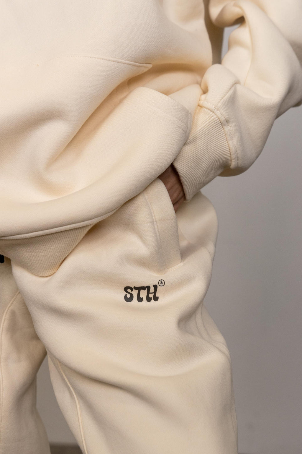 STH fleece joggerz (cream)